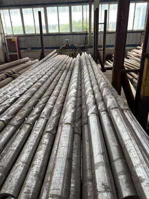 SPT-900SE trailerli burg'ulash uskunasi qiyin geologik va qurilish sharoitlarida ishlash uchun mo'ljallangan bo'lib