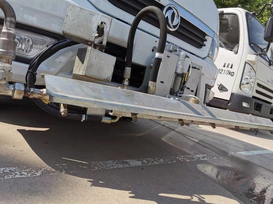 SMJ5030TYHD6 Road maintenance vehicle for the cleaning of pavement and flyer