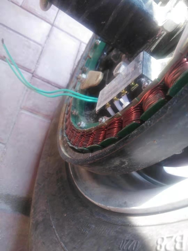 Alternator mounted on the wheels to generate the electricity to charge the battery